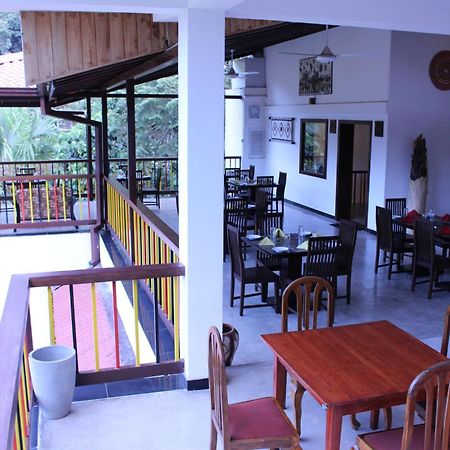 Kandyan Hotel Luaran gambar