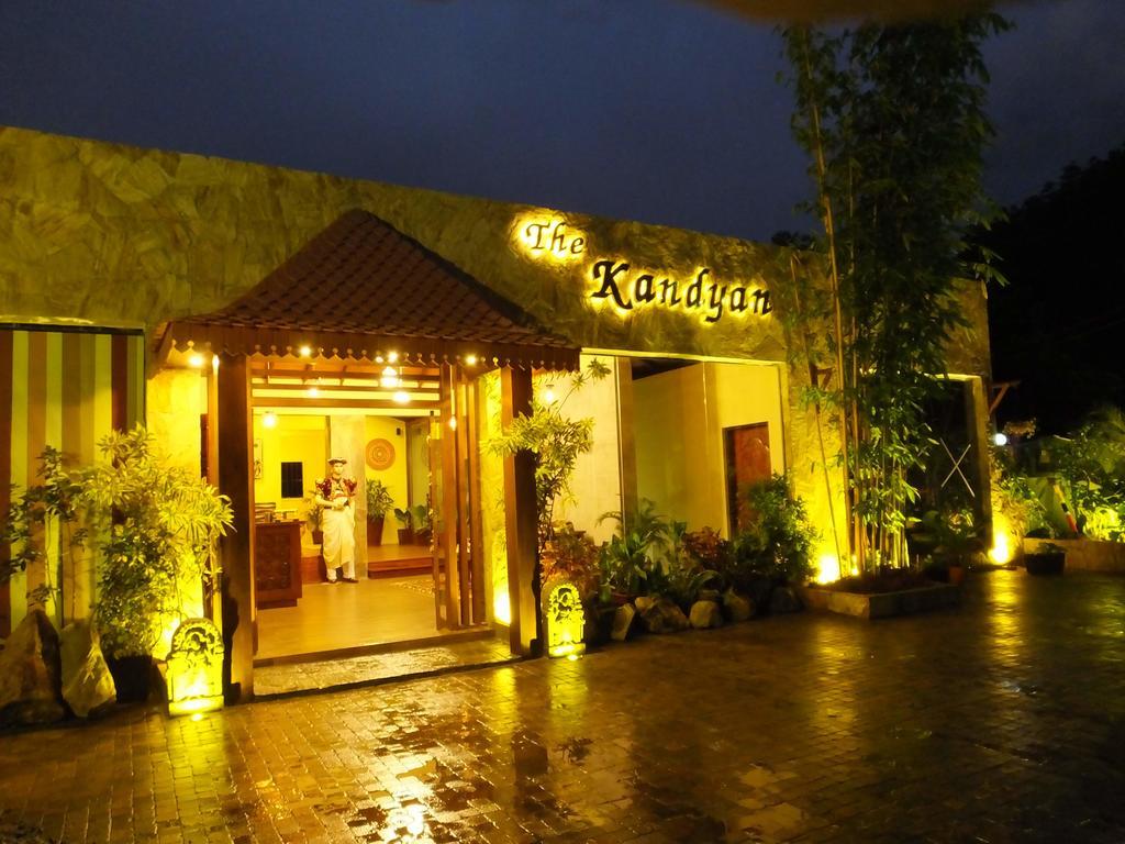 Kandyan Hotel Luaran gambar