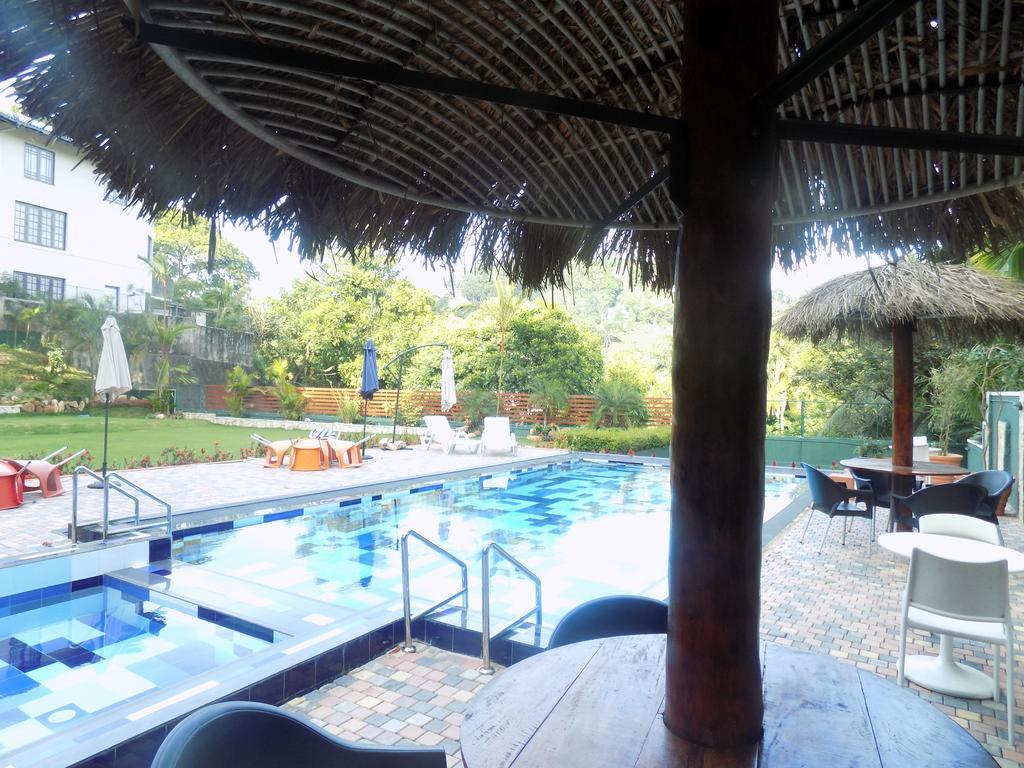 Kandyan Hotel Luaran gambar