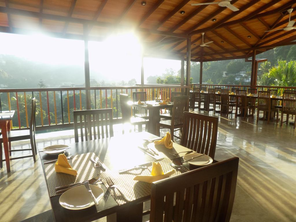 Kandyan Hotel Luaran gambar