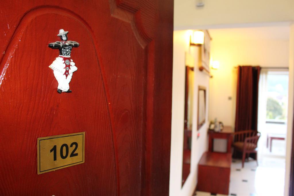 Kandyan Hotel Luaran gambar