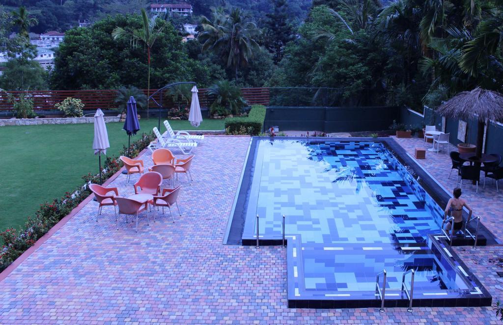 Kandyan Hotel Luaran gambar