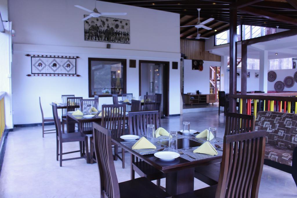 Kandyan Hotel Luaran gambar