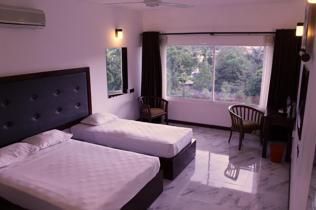 Kandyan Hotel Luaran gambar