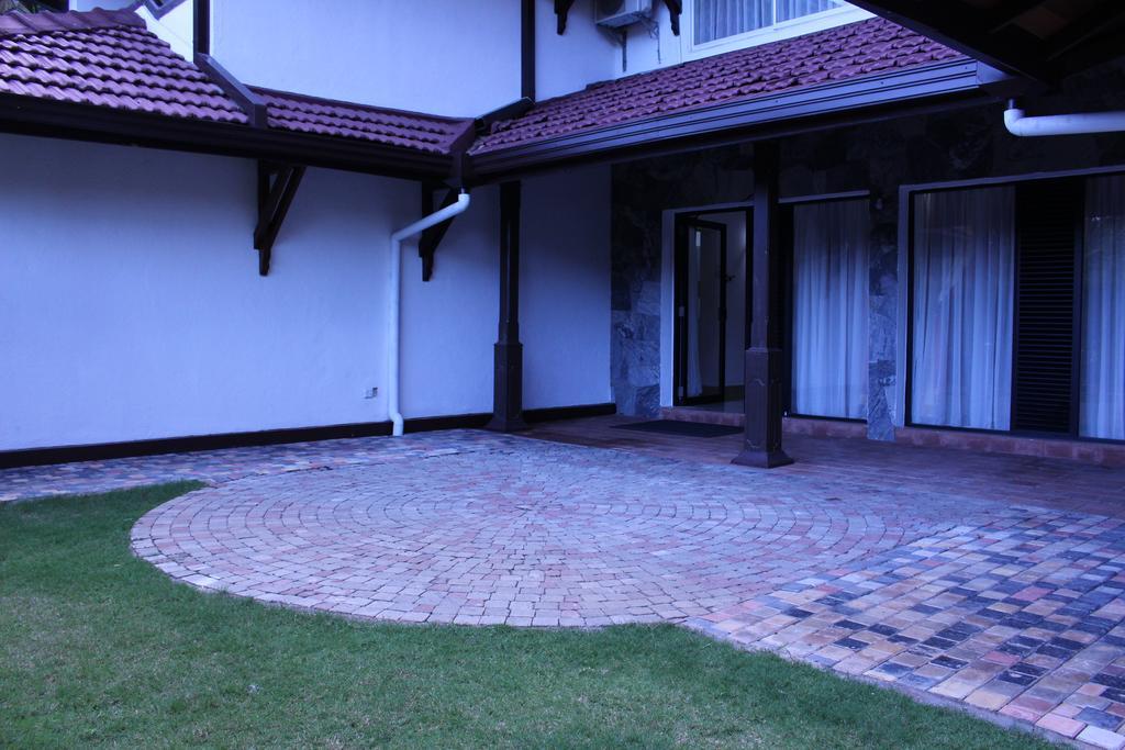 Kandyan Hotel Luaran gambar
