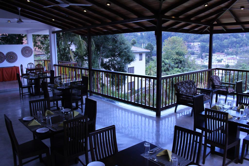 Kandyan Hotel Luaran gambar