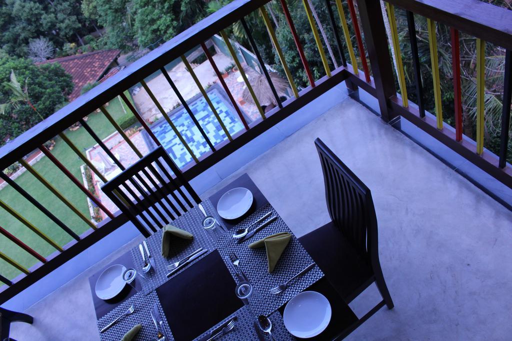 Kandyan Hotel Luaran gambar