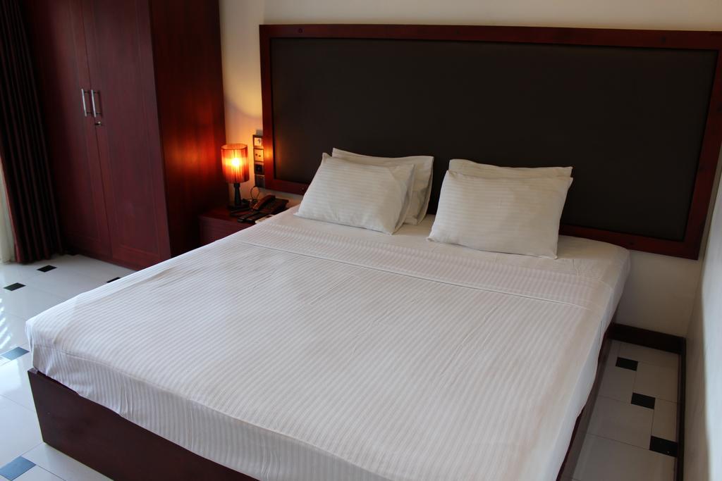 Kandyan Hotel Luaran gambar