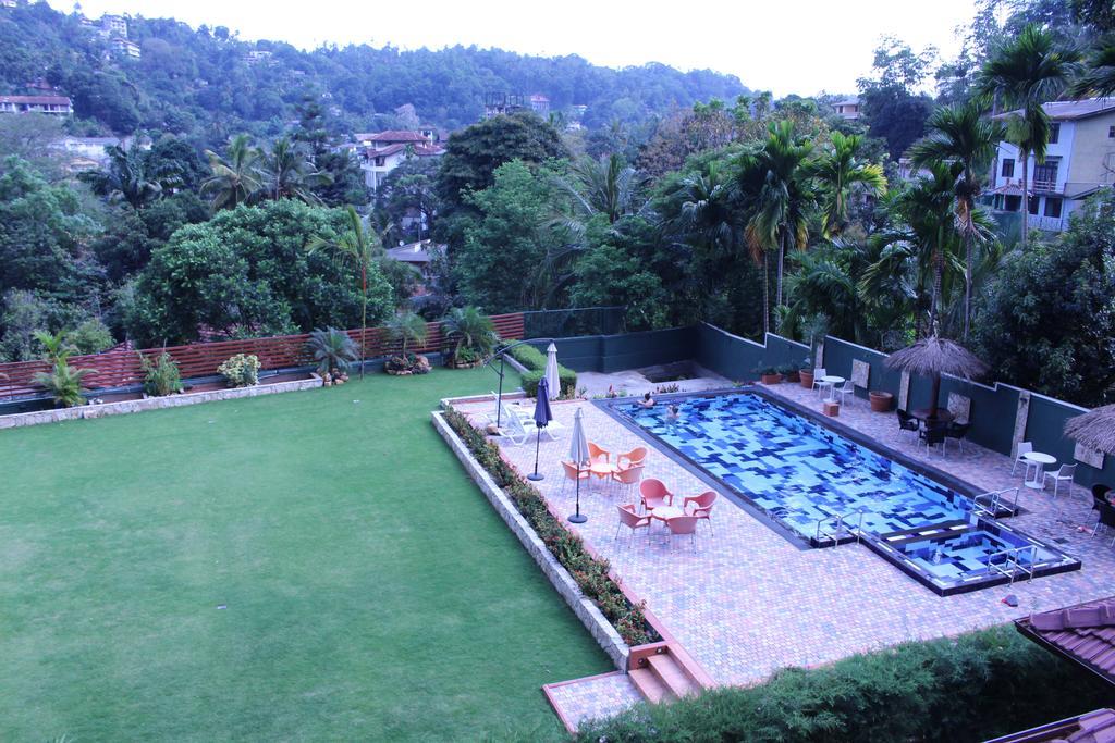Kandyan Hotel Luaran gambar