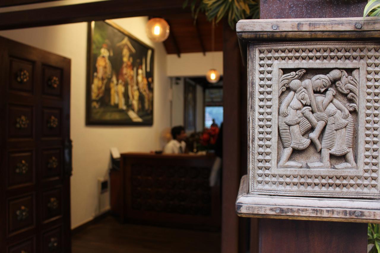 Kandyan Hotel Luaran gambar