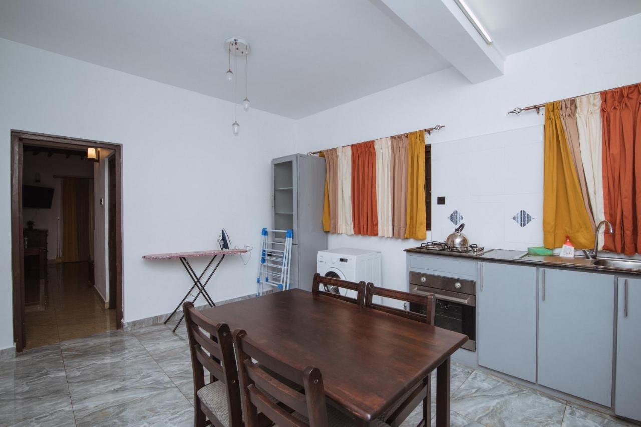 Kandyan Hotel Luaran gambar