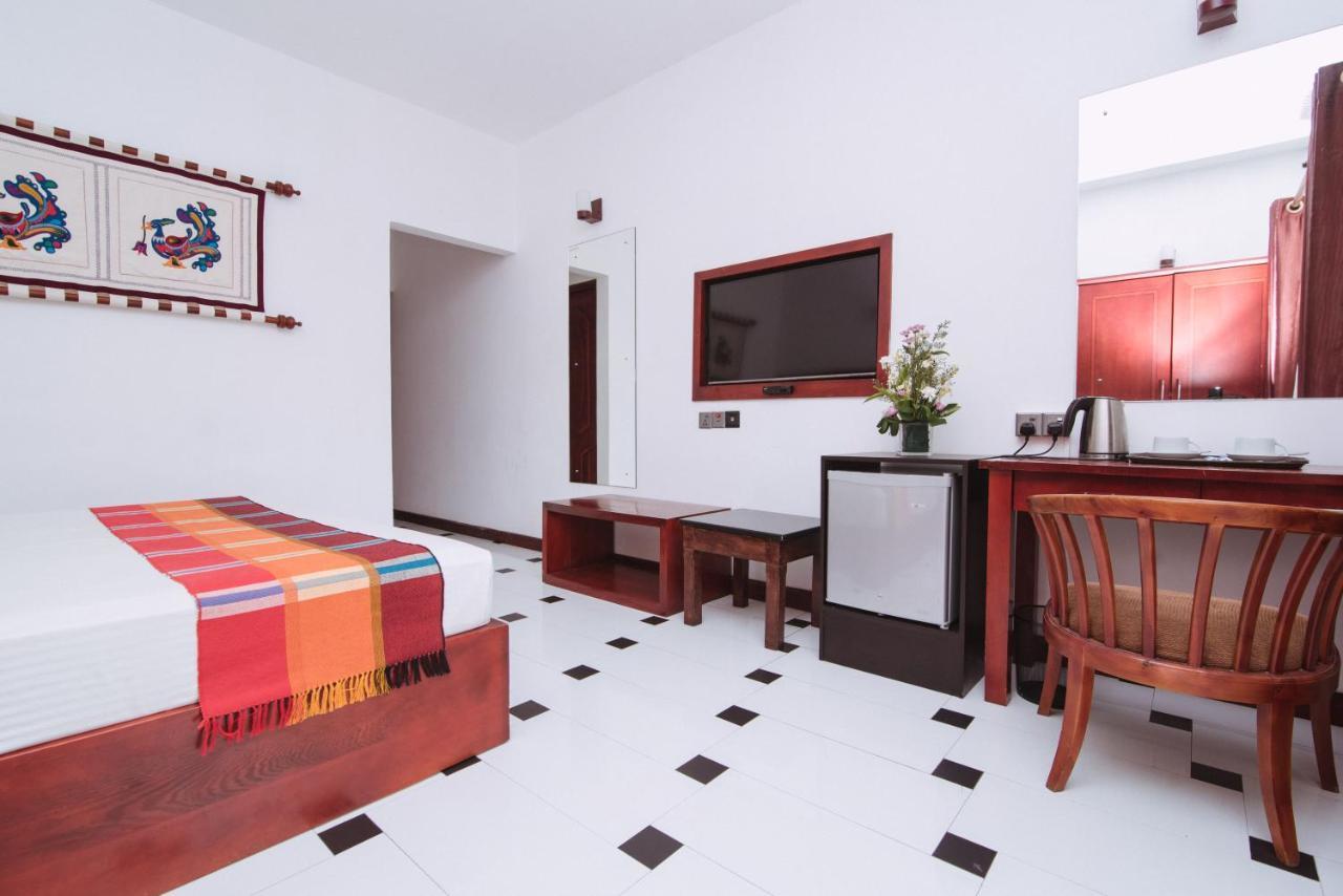 Kandyan Hotel Luaran gambar