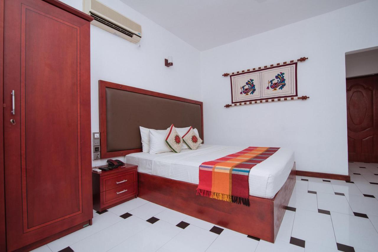 Kandyan Hotel Luaran gambar