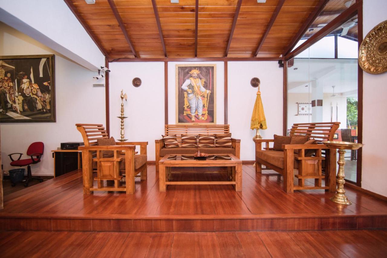 Kandyan Hotel Luaran gambar