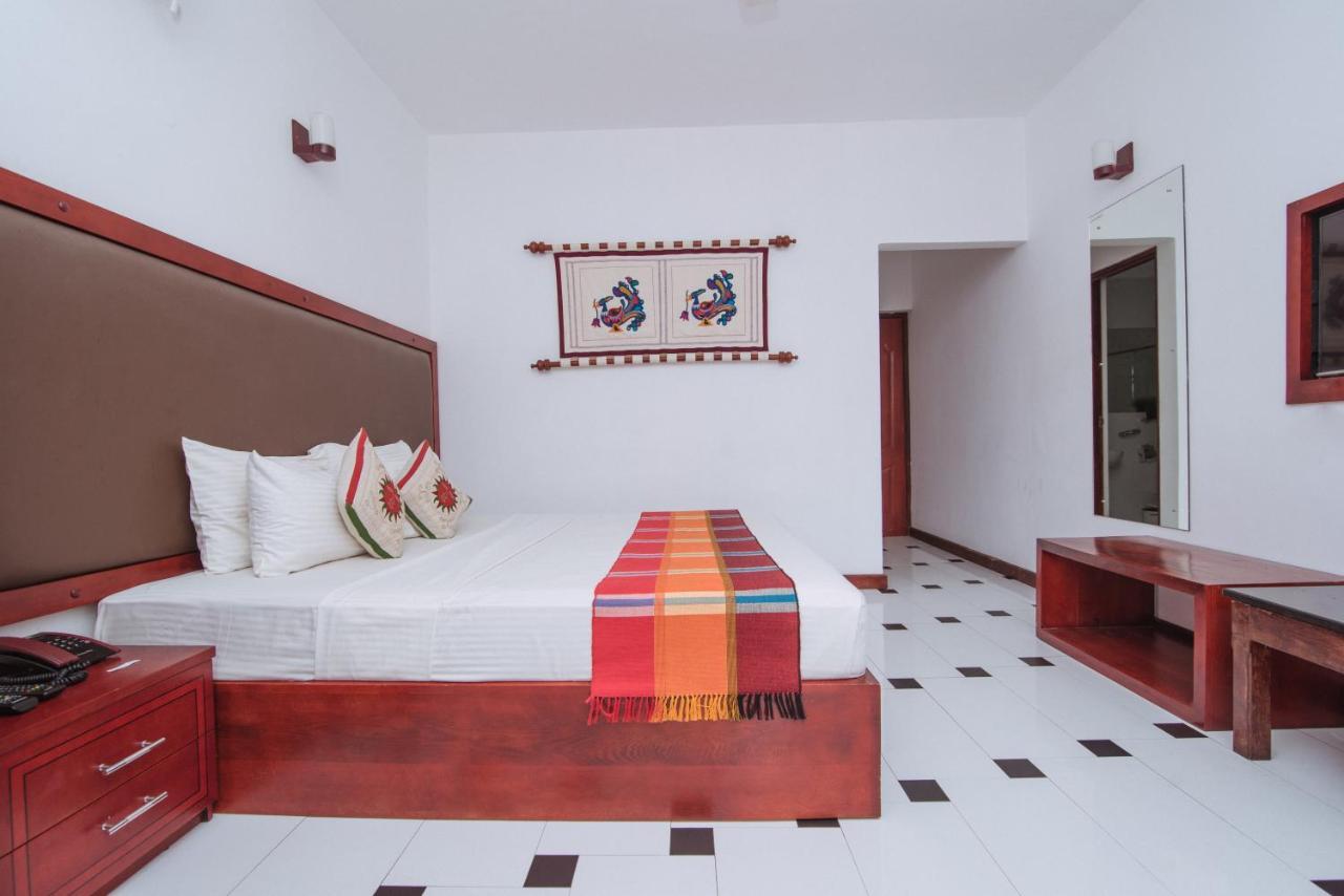 Kandyan Hotel Luaran gambar