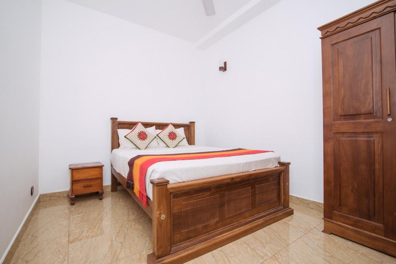 Kandyan Hotel Luaran gambar