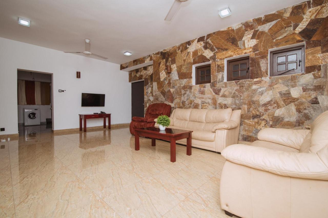 Kandyan Hotel Luaran gambar