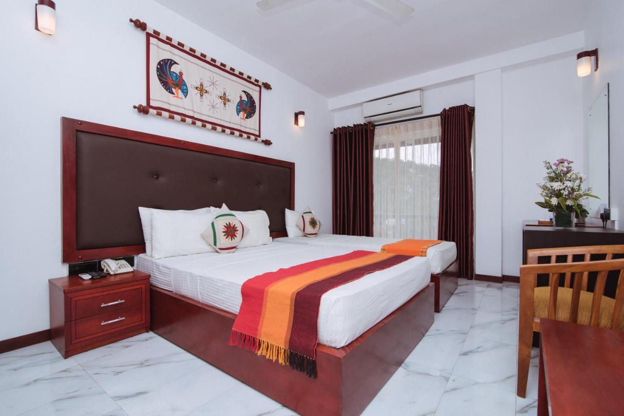 Kandyan Hotel Luaran gambar