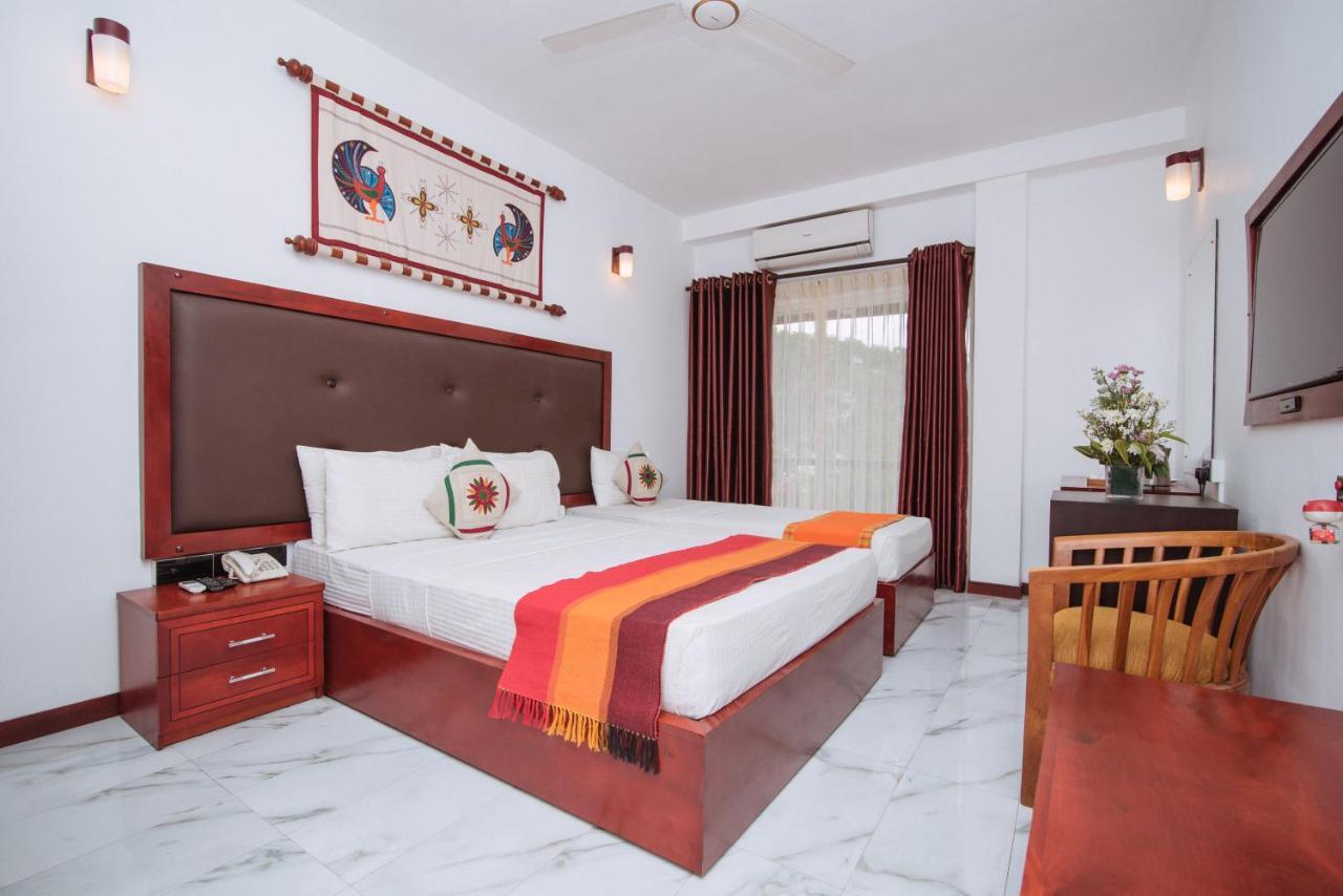 Kandyan Hotel Luaran gambar