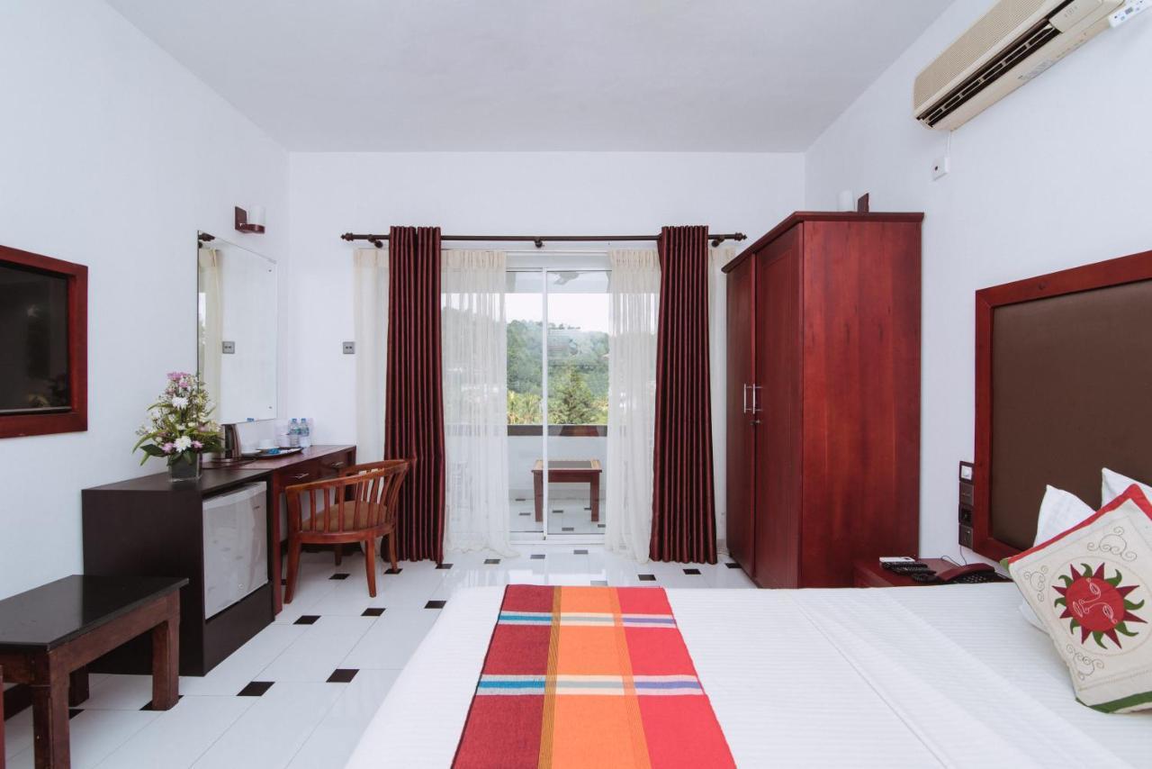 Kandyan Hotel Luaran gambar