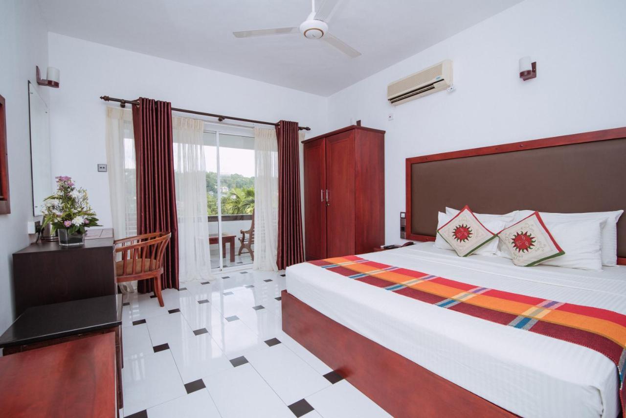 Kandyan Hotel Luaran gambar